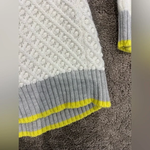 Charter club large sweater with hood, cute yellow, gray, and cream fun patterns - Picture 3 of 7